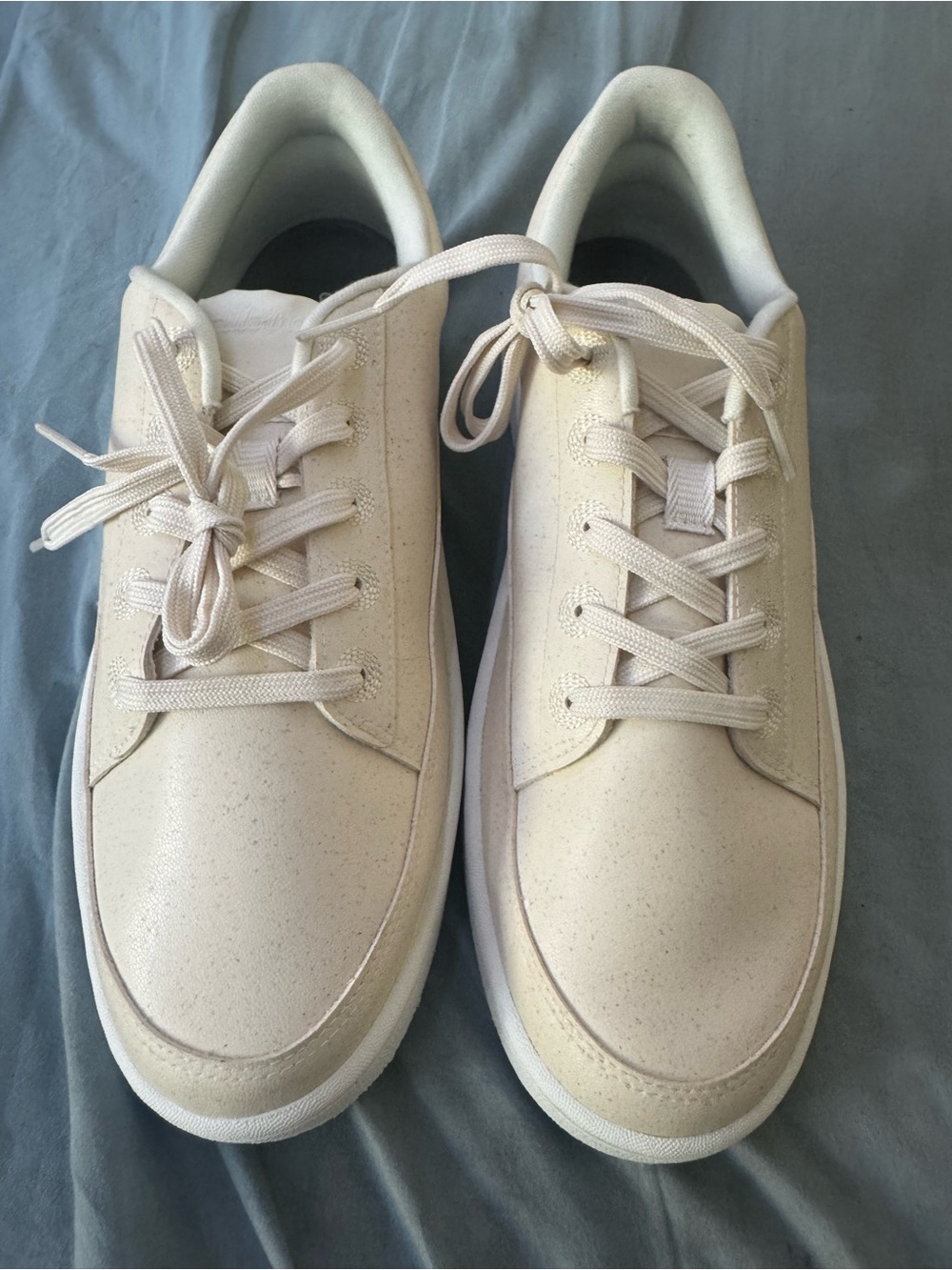 Allbirds sneakers men 9. In like new condition !